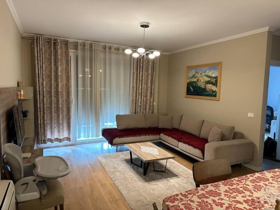 Family Friendly 2 Bedroom Apartment Eden Gardens Tirana City Center Dış mekan fotoğraf